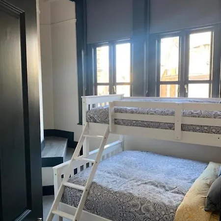 15 Shop Street شقة